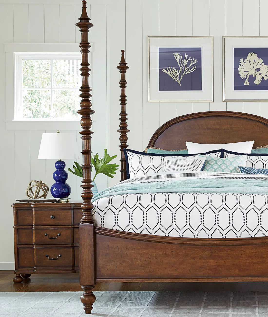 Asprin Solid Wood Luxury Poster Bed in Brown